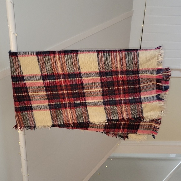 The Elyse Blanket Scarf - Picture 4 of 8